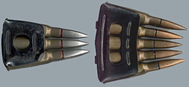 Пачка на 3 патрона для винтовки Mle 1907/15 (слева) и на 5 патронов для винтовки Mle 1907/15 M16 (справа) снаряженные остроконечной пулей образца 1898 года
