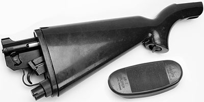 Упаковка компонентов AR-7 Explorer в специальные ниши, выполненные внутри приклада